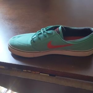 Nike Janoski